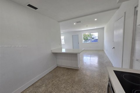 Casa en alquiler en Miami, Florida, 3 dormitorios, 120.4 m2 № 2051343 - foto 6