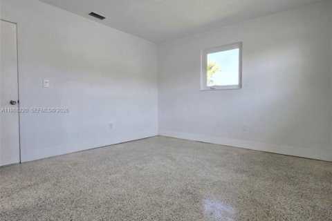 Casa en alquiler en Miami, Florida, 3 dormitorios, 120.4 m2 № 2051343 - foto 15