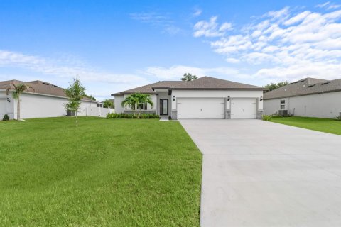 House in Vero Beach, Florida 5 bedrooms, 224.27 sq.m. № 2376394
