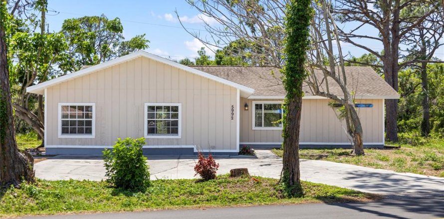 House in Venice, Florida 3 bedrooms, 196.58 sq.m. № 1641026