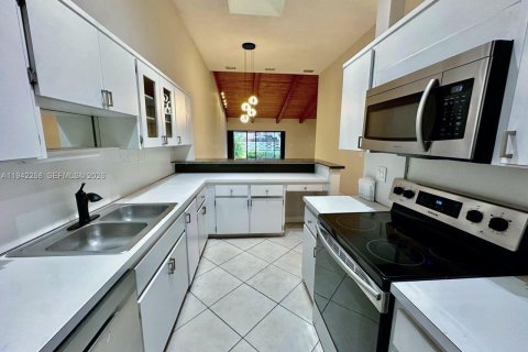 Touwnhouse à louer à Hallandale Beach, Floride: 2 chambres, 156.08 m2 № 2001300 - photo 6