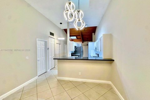 Touwnhouse à louer à Hallandale Beach, Floride: 2 chambres, 156.08 m2 № 2001300 - photo 7