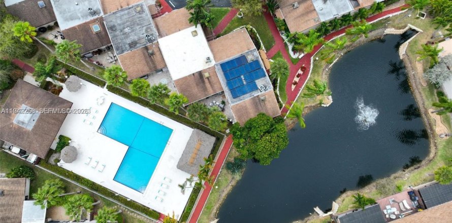 Touwnhouse à Hallandale Beach, Floride 2 chambres, 156.08 m2 № 2001300