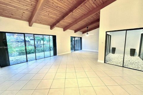 Touwnhouse à louer à Hallandale Beach, Floride: 2 chambres, 156.08 m2 № 2001300 - photo 5