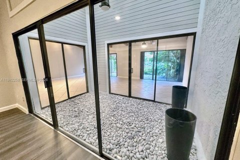 Touwnhouse à louer à Hallandale Beach, Floride: 2 chambres, 156.08 m2 № 2001300 - photo 9