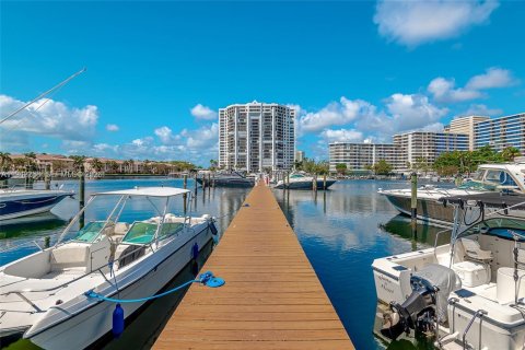 Touwnhouse à louer à Hallandale Beach, Floride: 2 chambres, 156.08 m2 № 2001300 - photo 3