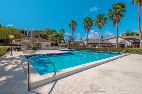 Touwnhouse à louer à Hallandale Beach, Floride: 2 chambres, 156.08 m2 № 2001300 - photo 15