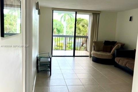 Condo in Miami, Florida, 1 bedroom  № 2000660 - photo 5