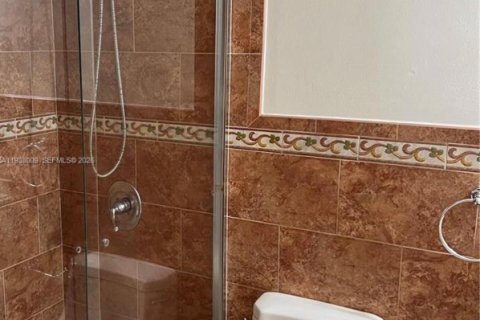 Condo in Miami, Florida, 1 bedroom  № 2000660 - photo 17