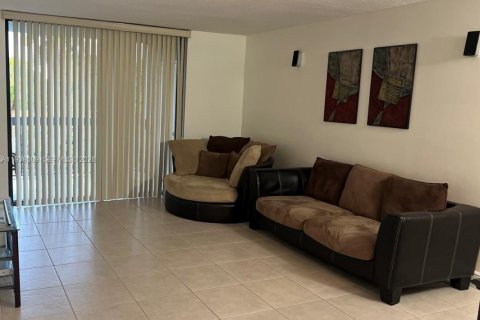 Condo in Miami, Florida, 1 bedroom  № 2000660 - photo 6