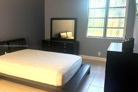 Condo in Miami, Florida, 1 bedroom  № 2000660 - photo 12