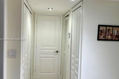 Condo in Miami, Florida, 1 bedroom  № 2000660 - photo 11