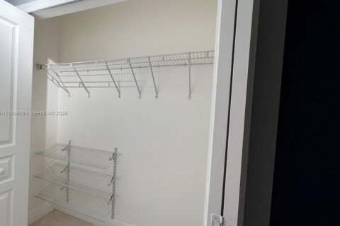 Condo in Miami, Florida, 1 bedroom  № 2000660 - photo 14