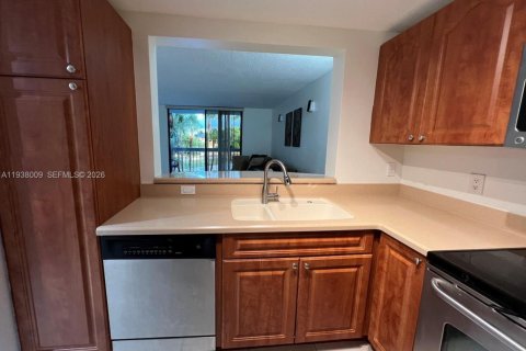 Condo in Miami, Florida, 1 bedroom  № 2000660 - photo 9