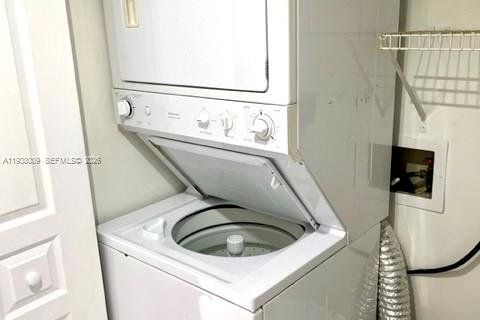 Condo in Miami, Florida, 1 bedroom  № 2000660 - photo 19