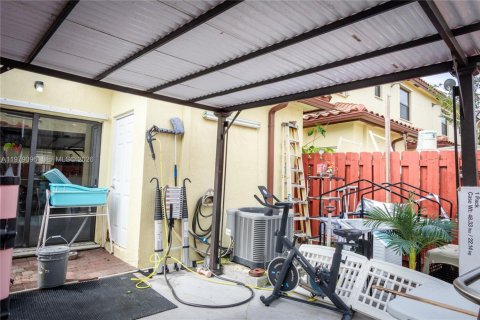 Townhouse in Homestead, Florida 3 bedrooms, 130.25 sq.m. № 2044663 - photo 24