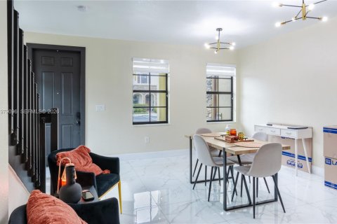 Townhouse in Homestead, Florida 3 bedrooms, 130.25 sq.m. № 2044663 - photo 4