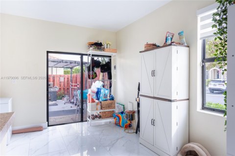 Townhouse in Homestead, Florida 3 bedrooms, 130.25 sq.m. № 2044663 - photo 7