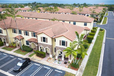 Townhouse in Homestead, Florida 3 bedrooms, 130.25 sq.m. № 2044663 - photo 25