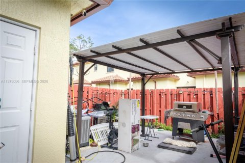 Townhouse in Homestead, Florida 3 bedrooms, 130.25 sq.m. № 2044663 - photo 23