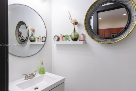 Townhouse in Homestead, Florida 3 bedrooms, 130.25 sq.m. № 2044663 - photo 8