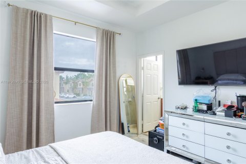Townhouse in Homestead, Florida 3 bedrooms, 130.25 sq.m. № 2044663 - photo 12