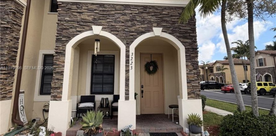 Townhouse in Homestead, Florida 3 bedrooms, 130.25 sq.m. № 2044663