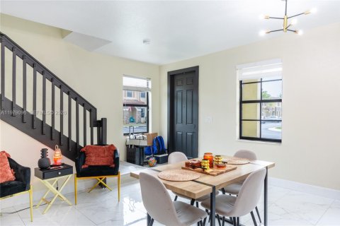 Townhouse in Homestead, Florida 3 bedrooms, 130.25 sq.m. № 2044663 - photo 3