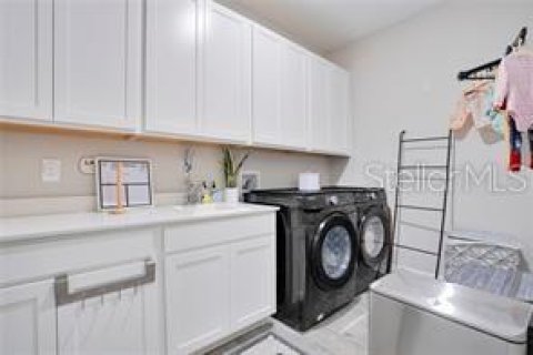 House in Daytona Beach, Florida 3 bedrooms, 200.58 sq.m. № 2258649 - photo 7