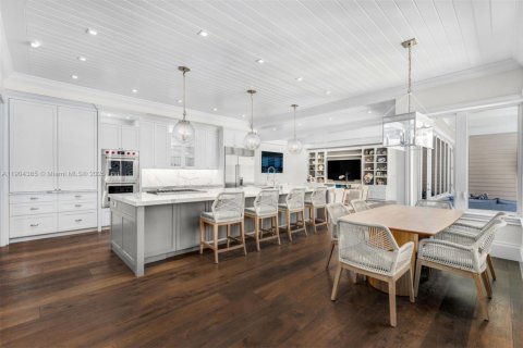 Casa en venta en Miami Beach, Florida, 4 dormitorios, 494.15 m2 № 1970686 - foto 2