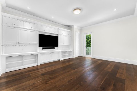 Casa en venta en Miami Beach, Florida, 4 dormitorios, 494.15 m2 № 1970686 - foto 14