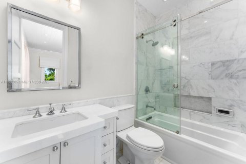Casa en venta en Miami Beach, Florida, 4 dormitorios, 494.15 m2 № 1970686 - foto 23