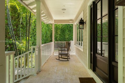 Casa en venta en Miami Beach, Florida, 4 dormitorios, 494.15 m2 № 1970686 - foto 30