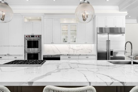 Casa en venta en Miami Beach, Florida, 4 dormitorios, 494.15 m2 № 1970686 - foto 6