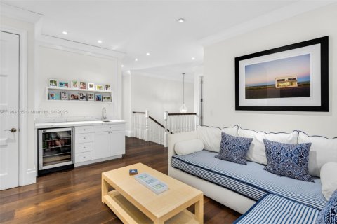 Casa en venta en Miami Beach, Florida, 4 dormitorios, 494.15 m2 № 1970686 - foto 10