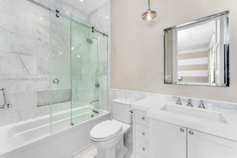 Casa en venta en Miami Beach, Florida, 4 dormitorios, 494.15 m2 № 1970686 - foto 21
