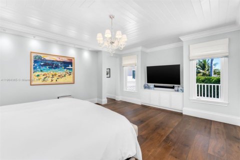 Casa en venta en Miami Beach, Florida, 4 dormitorios, 494.15 m2 № 1970686 - foto 17