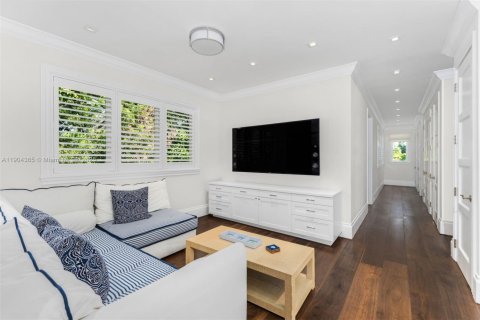 Casa en venta en Miami Beach, Florida, 4 dormitorios, 494.15 m2 № 1970686 - foto 11