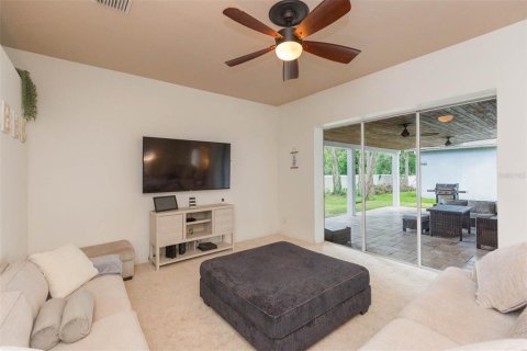 Casa en venta en Brandon, Florida, 3 dormitorios, 180.51 m2 № 1827946 - foto 14