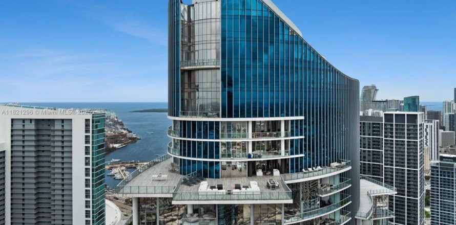 Condo in Miami, Florida, 4 bedrooms  № 1797675