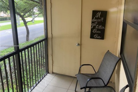 Condominio en alquiler en Miami, Florida, 2 dormitorios, 97.83 m2 № 1970186 - foto 25