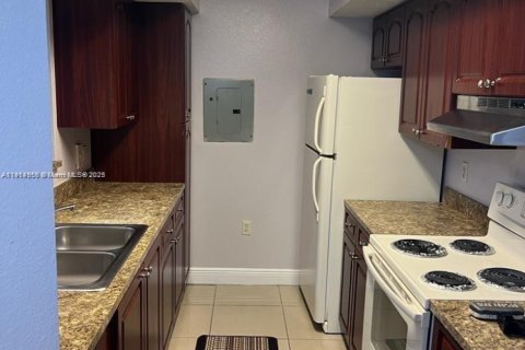 Condominio en alquiler en Miami, Florida, 2 dormitorios, 97.83 m2 № 1970186 - foto 7