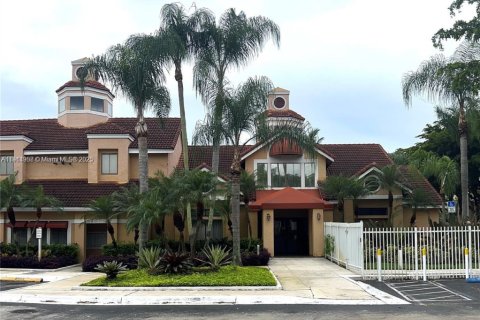 Condominio en alquiler en Miami, Florida, 2 dormitorios, 97.83 m2 № 1970186 - foto 1