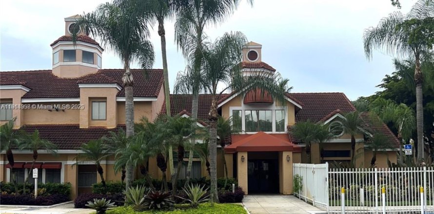 Condominio en Miami, Florida, 2 dormitorios  № 1970186