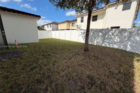 Villa ou maison à louer à Hialeah, Floride: 5 chambres, 327.02 m2 № 1992105 - photo 24