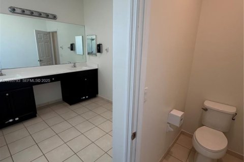 Villa ou maison à louer à Hialeah, Floride: 5 chambres, 327.02 m2 № 1992105 - photo 21