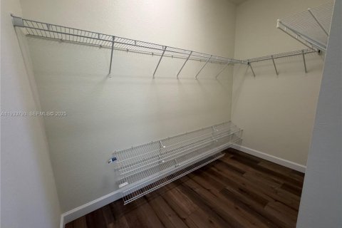 Villa ou maison à louer à Hialeah, Floride: 5 chambres, 327.02 m2 № 1992105 - photo 22