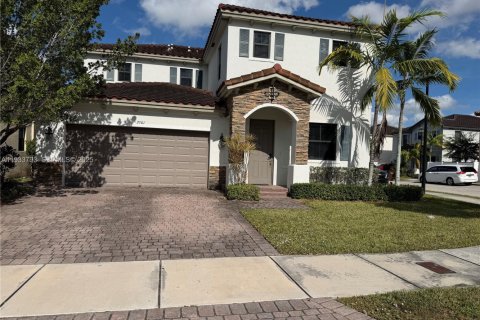 Villa ou maison à louer à Hialeah, Floride: 5 chambres, 327.02 m2 № 1992105 - photo 1