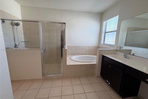 Villa ou maison à louer à Hialeah, Floride: 5 chambres, 327.02 m2 № 1992105 - photo 19