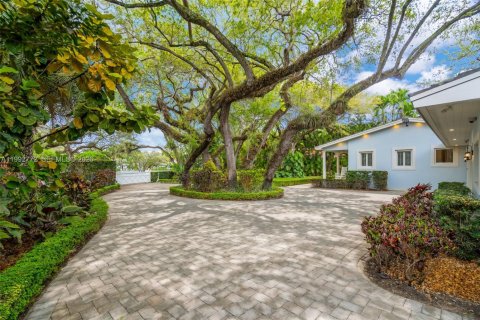 Casa en alquiler en Coral Gables, Florida, 4 dormitorios, 278.34 m2 № 2056594 - foto 6